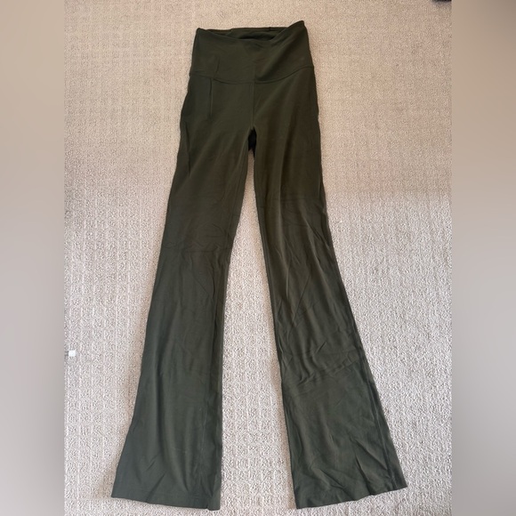 Lululemon Groove Nulu Super-High-Rise Flared Pant Regular, Size 4, Army Green - Picture 1 of 3